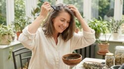 Goodbye to Traditional Hair Dyes – A New Trend Emerges That Naturally Covers Grey Hair