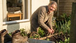 Centenarian shares the daily habits behind her long life : “I refuse to end up in care”