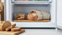 No Plastic, No Foil: The Simple Way to Freeze Bread and Keep It Crispy
