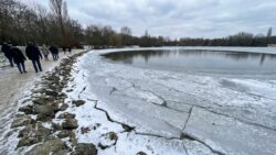 Why was the Créteil lake still frozen along the shore this afternoon but not in the middle?