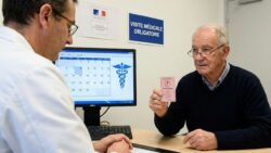 Not 65 or 75: France officially confirms the real age limit to keep your driving licence