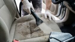 No vinegar or baking soda needed : the trick to cleaning your car seats and removing the toughest stains